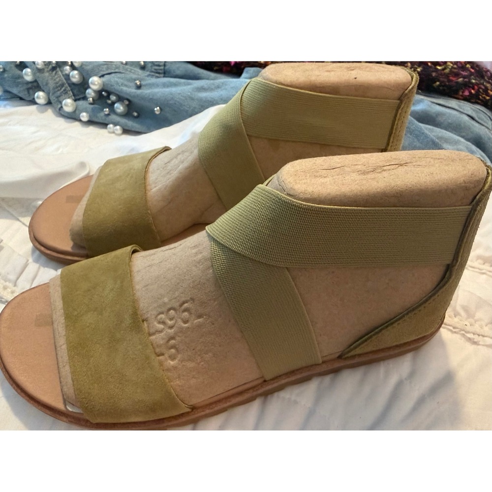 Sorel Ella II Sandal Olive Shade Chalk Suede Stretch Flat Sandals NL4654-358 5.5